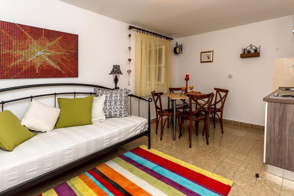 Apartment Dalmatian Cottage Спліт Екстер'єр фото